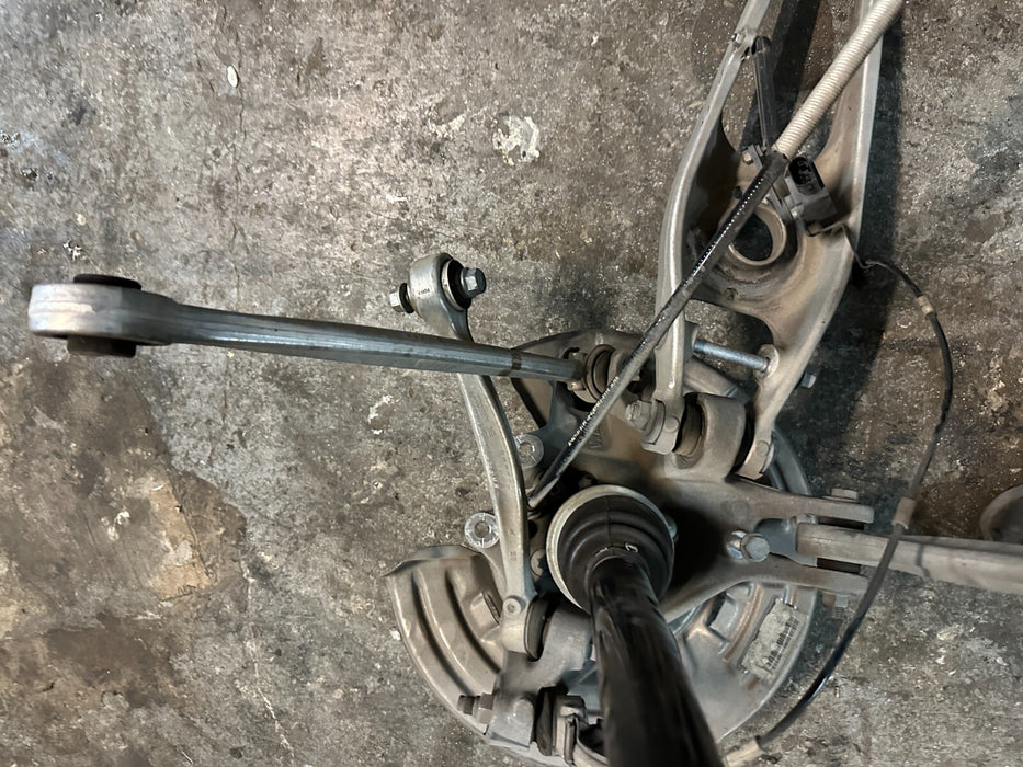 2020 BMW M4 F82 REAR LEFT SPINDLE KNUCKLE CONTROL ARM SUSPENSION W/ AXLE OEM