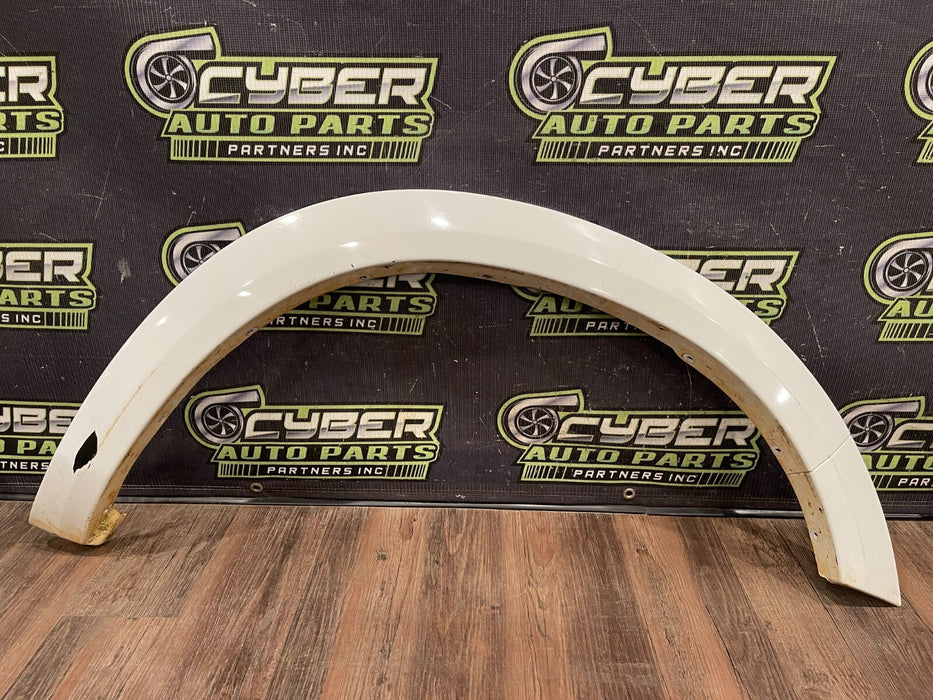 2017-2019 FORD F250 F350 PASSENGER RIGHT WHITE FENDER FLARE OEM *PAINT CHIP*
