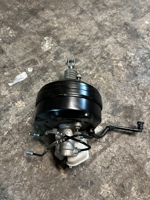 2020 BMW M4 F82 POWER BRAKE BOOSTER MASTER CYLINDER W/RESERVOIR TANK