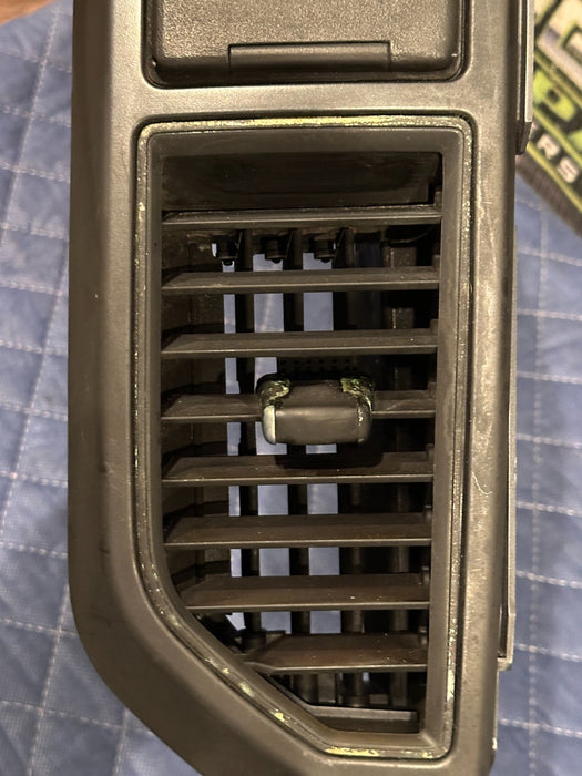 2020 FORD F250 F350 F450 XLT DASHBOARD DASH PASSENGER RIGHT AIR VENT OEM *WEAR*