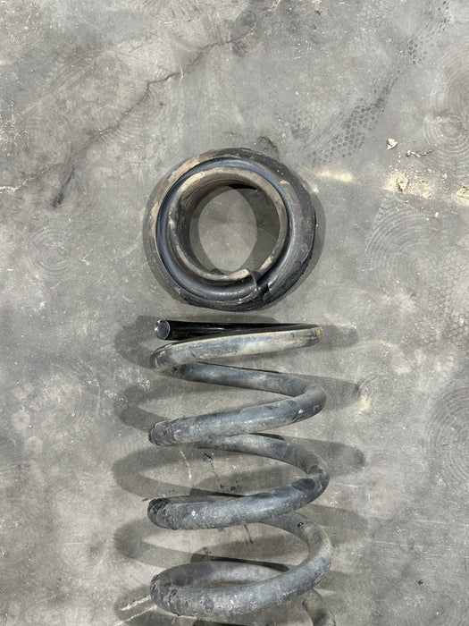 2015 DODGE RAM 2500 FRONT PASSENGER RIGHT COIL SPRING OEM 68172113AB