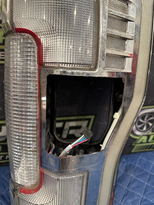 2017- 2019 FORD F250 F350 F450 PASSENGER RIGHT LED TAIL LIGHT OEM *PARTS ONLY*