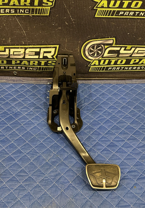 2024 BMW M3 M4 G80 G82 STOP BRAKE PEDAL OEM 689112301