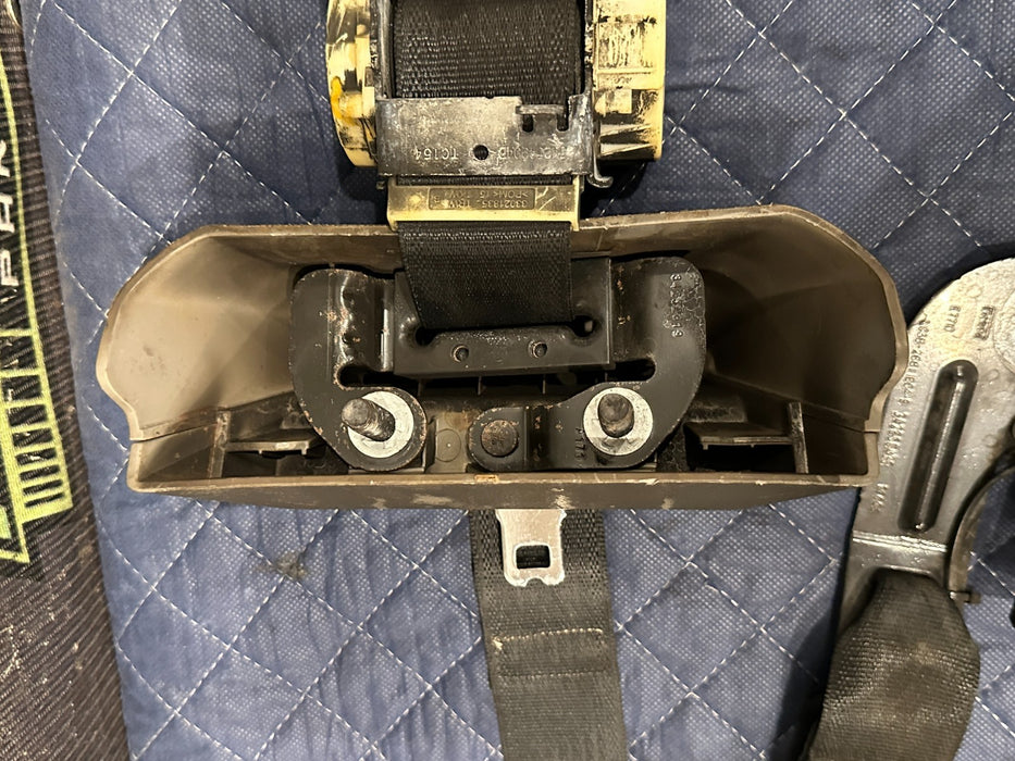 2017-2019 FORD F250 F350 F450 XLT REAR MIDDLE CENTER SEAT BELT SEATBELT OEM WEAR