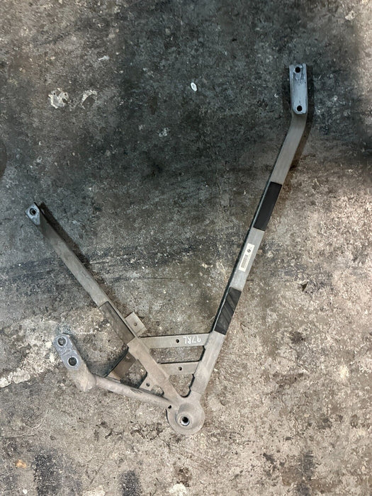 2020 BMW M4 REAR DRIVER LEFT SUSPENSION BRACKET OEM 66228464507