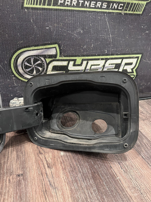 2020-2022 FORD F450 DUALLY FUEL GAS DOOR LID ASSMEBLY OEM ICONIC SILVER  (JS)