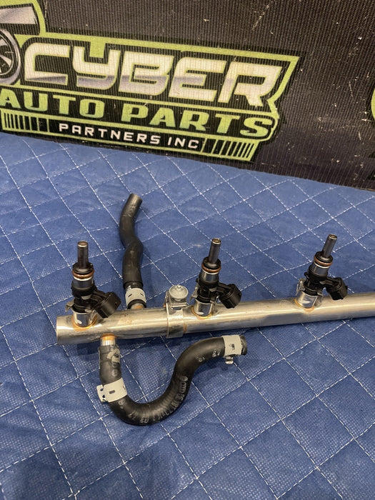 2017 AUDI R8 PLUS UPPER FUEL RAIL FUEL DISTRIBUTORS 07L-133-681-AB PAIR OEM