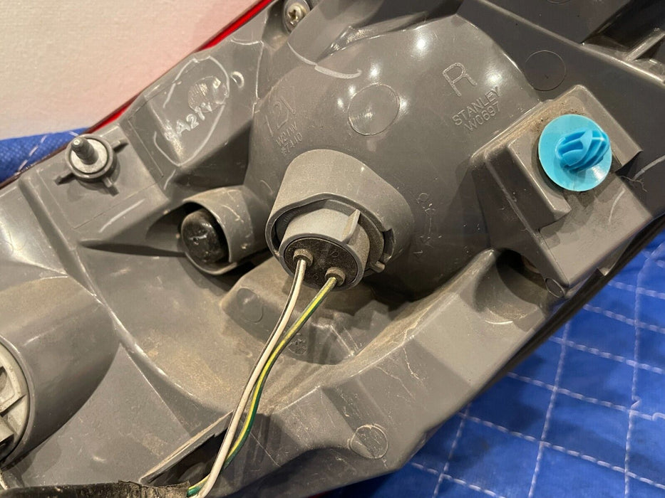 2017 INFINITI Q50 RED SPORT REAR PASSENGER RIGHT TAILIGHT OEM *MINOR SCUFFS*