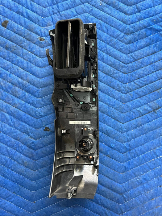 2016 2019 NISSAN TITAN XD FRONT RIGHT CENTER DASH AIR VENT A/C BEZAL OEM