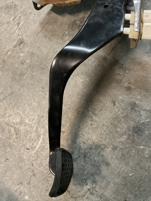 2016-2018 NISSAN TITAN XD BRAKE/ STOP PEDAL /BRACKET OEM