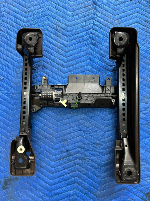 2017-2019 FORD F250 F350 F450 FRONT DRIVER LEFT LOWER SEAT TRACK RAIL FRAME OEM