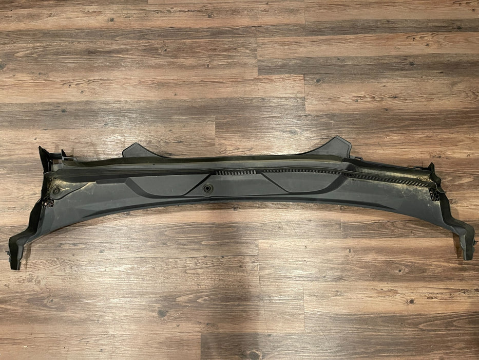 2020 BMW M8 COMP F93 FRONT WINDSHIELD COWL PANEL COVER TRIM OEM 51717435326