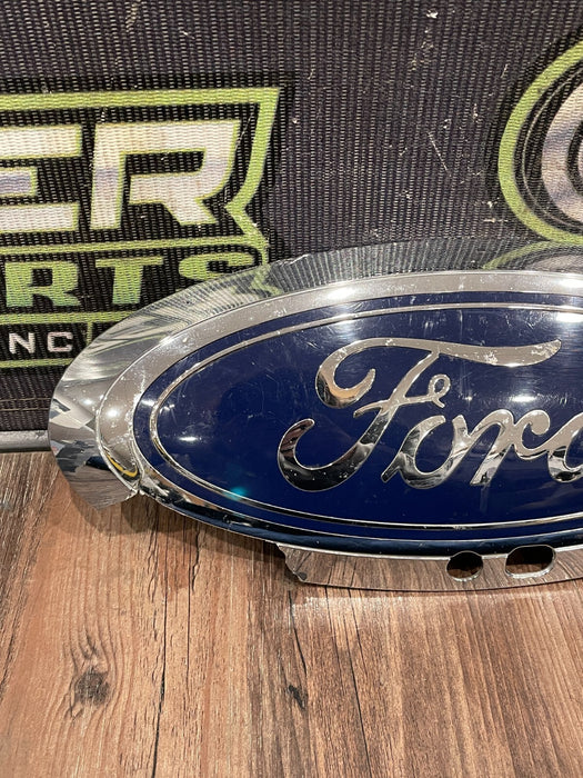 2017-2019 FORD F250 F350 F450 SUPERDUTY FRONT GRILLE EMBLEM OEM *DAMAGED* (READ)