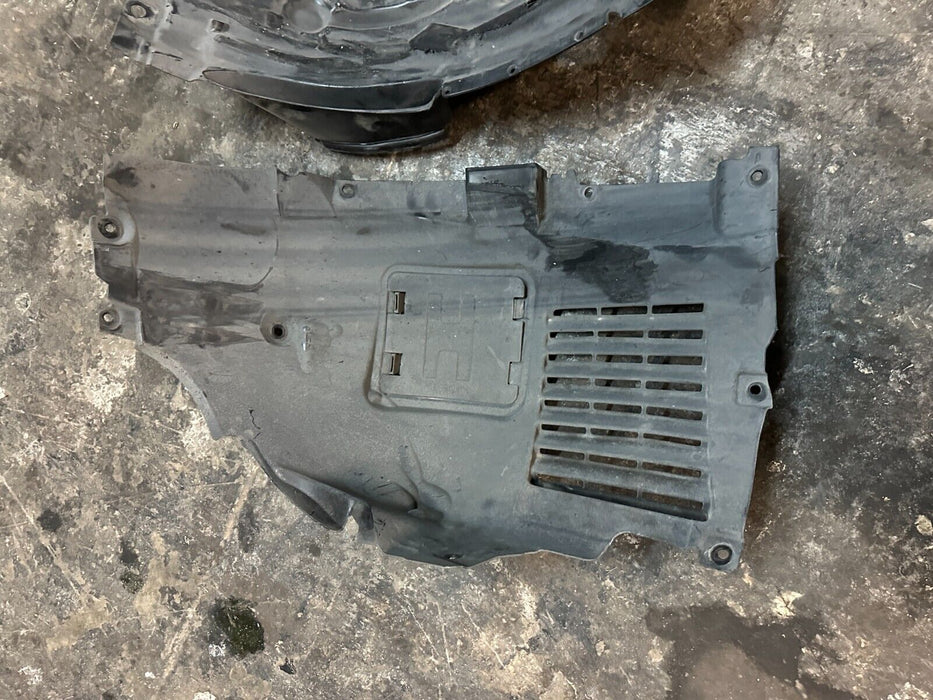 2020 BMW M4 F82 FRONT PASSENGER RIGHT FENDER LINER SET