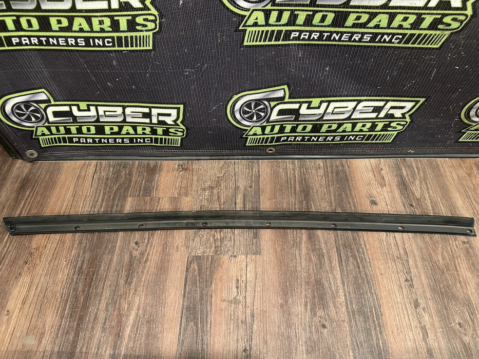 2021 AUDI R8 DRIVER LEFT DOOR WINDOW WEATHER STRIP BELT OEM 4S0 837 477