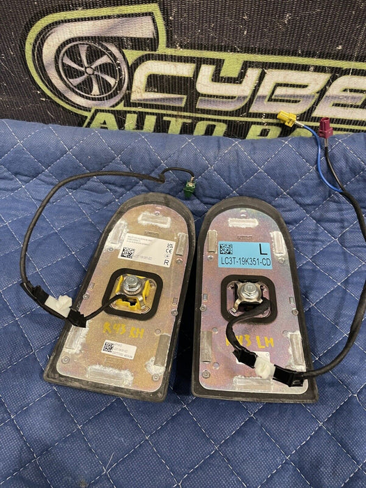 2020-2022 FORD F350 F450 LEFT & RIGHT RADIO GPS/NAVI ROOF ANTENNA PAIR OEM