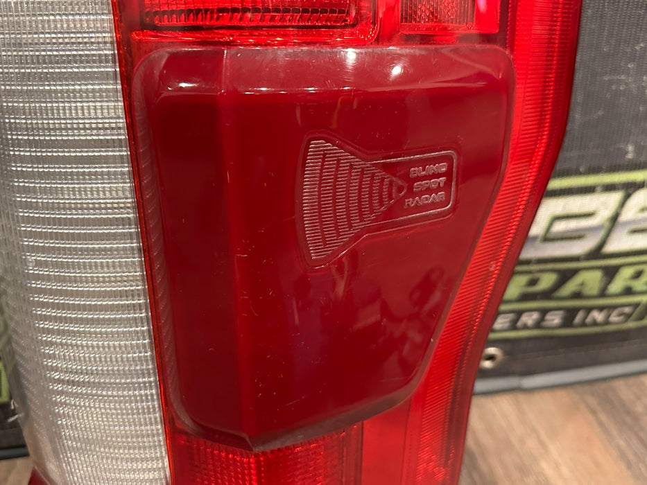 2017-2019 FORD F250 F350 F450 RIGHT LED TAIL LIGHT OEM *PARTS ONLY!* *WEAR 5-11*