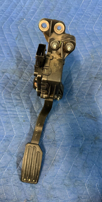 2016 - 2019 NISSAN TITAN XD OEM THROTTLE ACCELERATOR GAS PEDAL 2017 2018