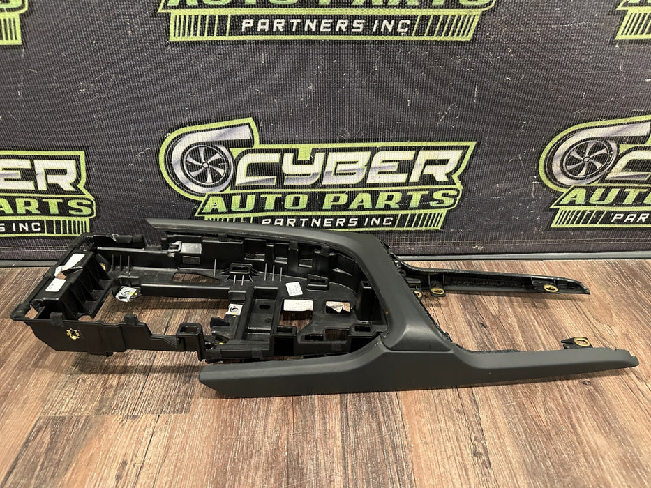 2017-18 AUDI R8 CENTER CONSOLE TRIM OEM 4S1 864 357 D *READ/SLIGHT WEAR*