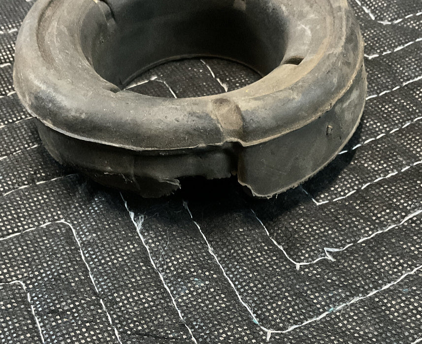 2015 DODGE HELLCAT REAR UPPER COIL SPRING RUBBER CAP MOUNT ISOLATOR OEM