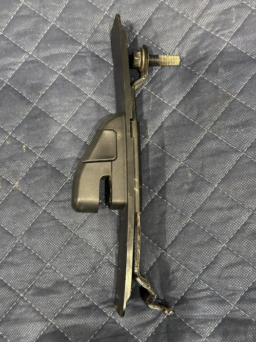 2017 FORD F250 F350 F450 LARIAT LEFT SEATBELT ADJUSTER BRACKET BLACK ~WEAR ~