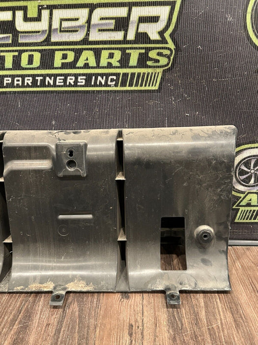 2017-18 AUDI R8 REAR AIR GUIDE PANEL TRIM OEM 4S0 121 139 C