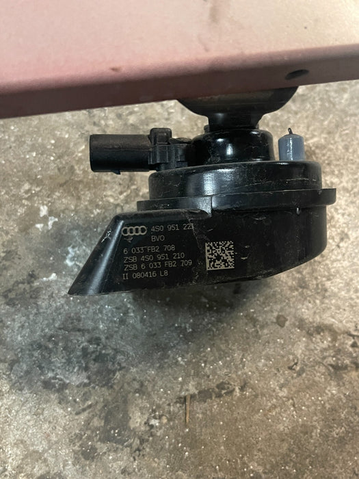 2017-2018 AUDI R8 MOUNTING BRACKET W/ LEFT RIGHT AIR HORNS ASSEMBLY OEM