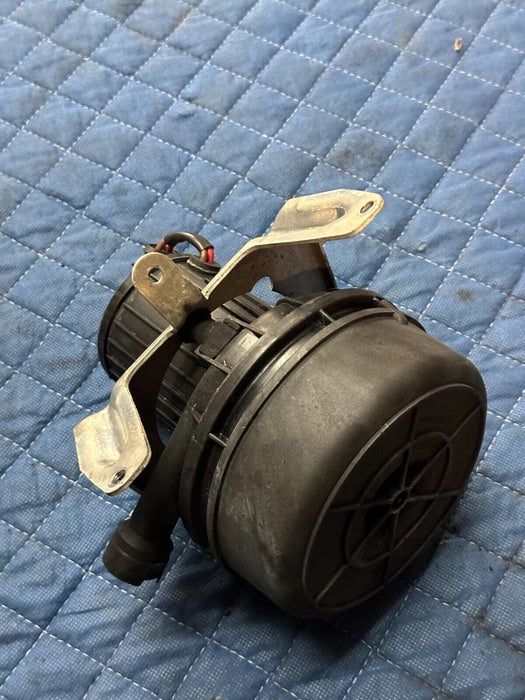 2014 AUDI R8 4.2L V10 OEM SECONDARY AIR INJECTION PUMP