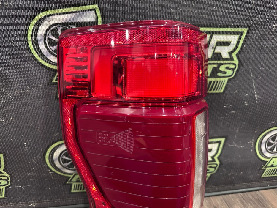 2020-22 FORD F250 F350 F450 DRIVER LEFT LED TAIL LIGHT W BLIND SPOT MODULE OEM