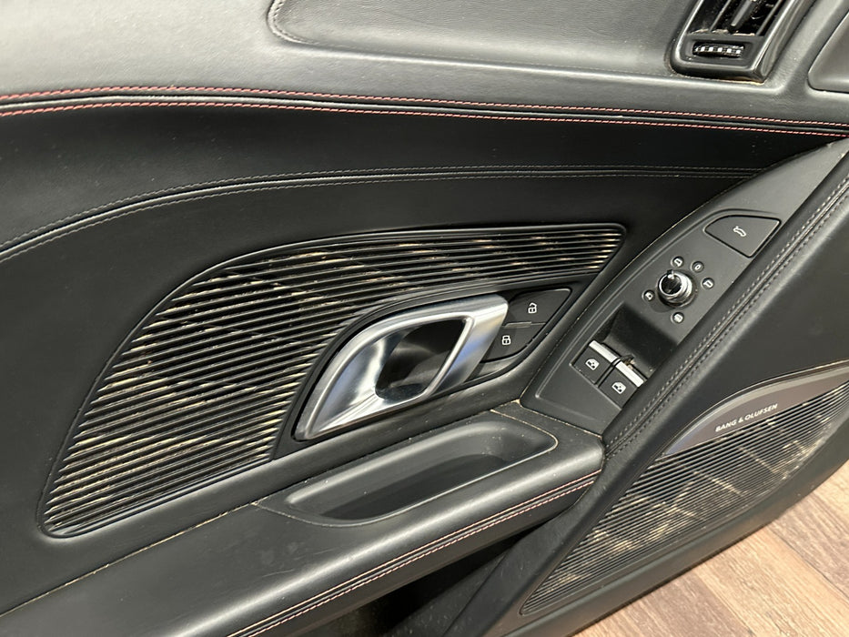 2017 AUDI R8 SPYDER LEFT DOOR PANEL OEM *WEAR 8-9*