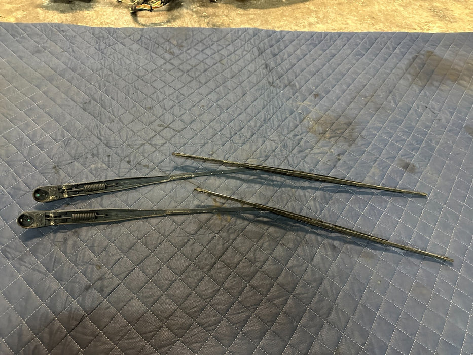 2006-2008 RAM 3500 WINDSHIELD WIPERS PAIR LEFT RIGHT OEM