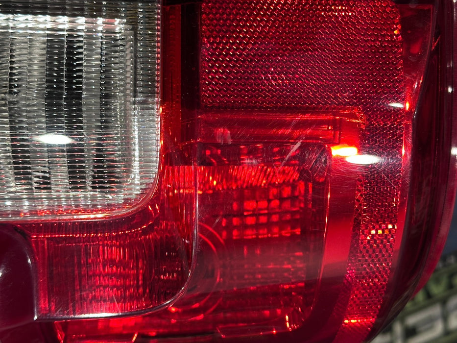 2017-2019 FORD F250 F350 F450 RIGHT HALOGEN BLISS TAIL LIGHT ASSEMBLY OEM ~READ~