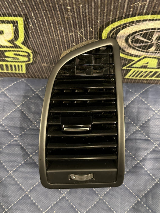 2014 AUDI R8 FRONT RIGHT PASSENGER DASH DASHBOARD HVAC AIR VENT OEM 423 820 902