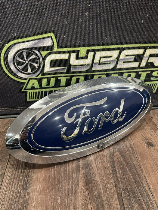 2017-2019 FORD 350 F450 FRONT GRILLE EMBLEM W CAMERA ASSEMBLY OEM *NORMAL WEAR*