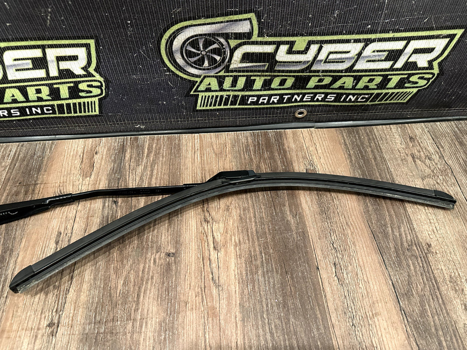 2017 2018 AUDI R8 PLUS FRONT PASSENGER RIGHT WINDSHIELD WIPER OEM