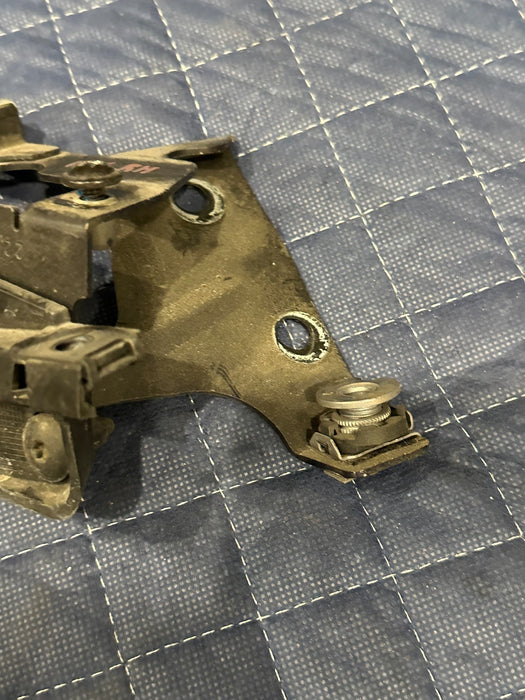 2014 AUDI R8 FRONT PASSENGER RIGHT MOUNT SUPPORT BUMPER BRACKETS 420 807 184 A