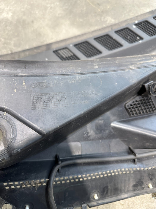 2017-2019 FORD F350 F450 WINDSHIELD COWL TRIM OEM