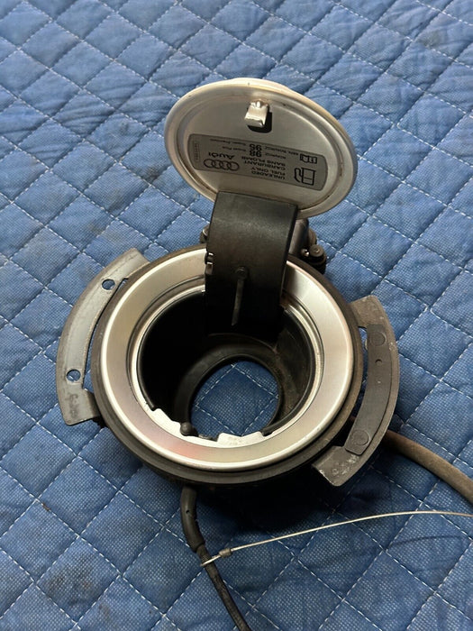 2014 AUDI R8 FUEL CAP DOOR LID ASSEMBLY OEM 420 809 900 *READ DESC/SCUFFS*