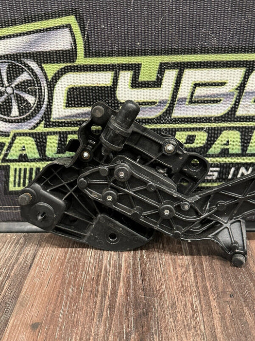 2017 2018 AUDI R8 PLUS RIGHT ROOF FRAME LINKAGE PROTRUSION BRACKET ASSEMBLY OEM