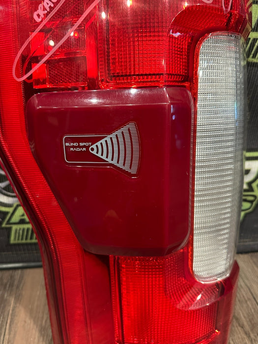 2017-2019 FORD F250 F350 F450 LEFT LED TAIL LIGHT OEM *DAMAGED/READ*