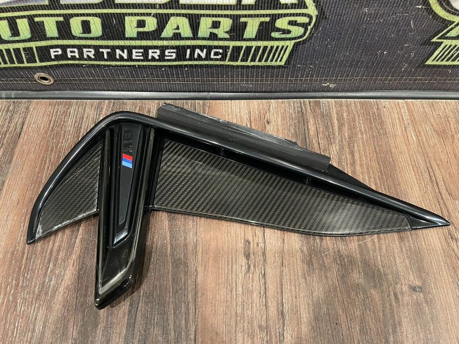 2020 BMW M8 COMP F93 FRONT RIGHT CARBON FIBER FENDER VENT TRIM OEM READ* 8077670