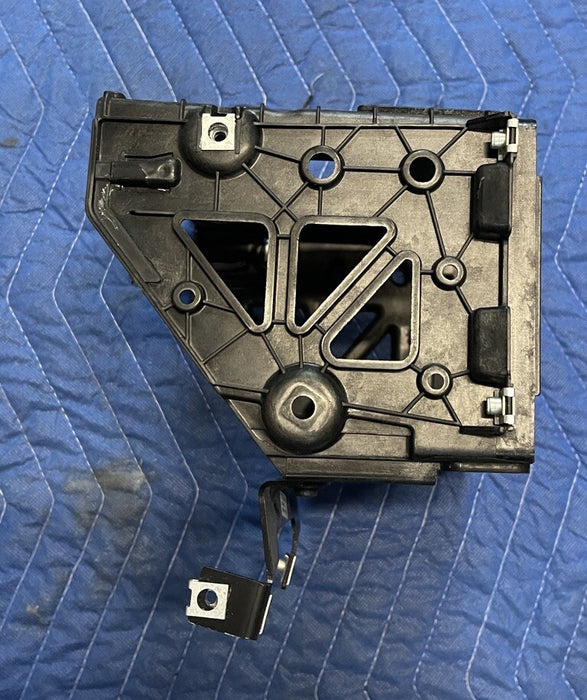 2012 AUDI R8 4.2L RADIO STEREO DASH MOUNT BRACKET 8J0 858 005 E
