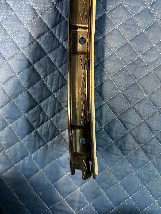 2017-2019 FORD F250 REAR LEFT DRIVER SIDE GLOSS BLACK B PILLAR DOOR TRIM~RESIDUE