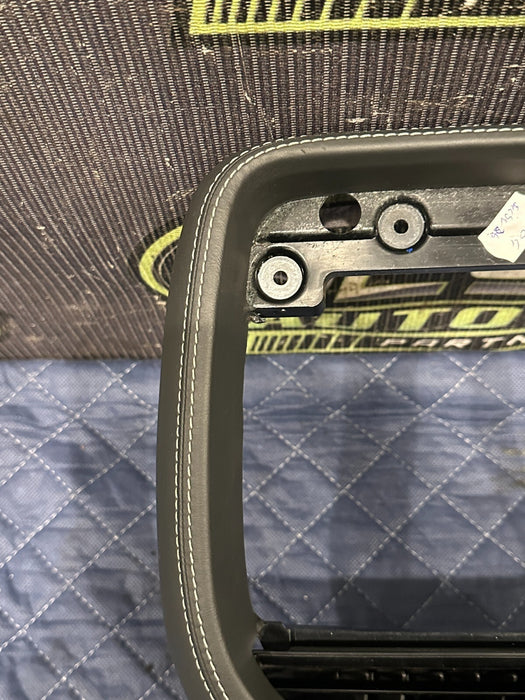 2012 AUDI R8  FRONT CENTER DASH AIR VENT A/C TRIM BEZAL 423 820 951