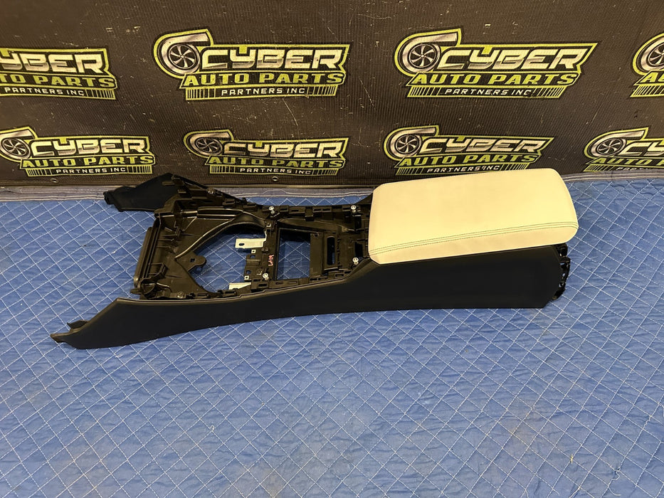 2024 BMW M3 M4 G80 G82 CENTER CONSOLE WHITE LEATHER OEM