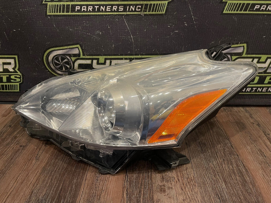 2014 TOYOTA PRIUS V DRIVER LEFT HEADLIGHT OEM *SUN DAMAGE/YELLOWING* (READ!)