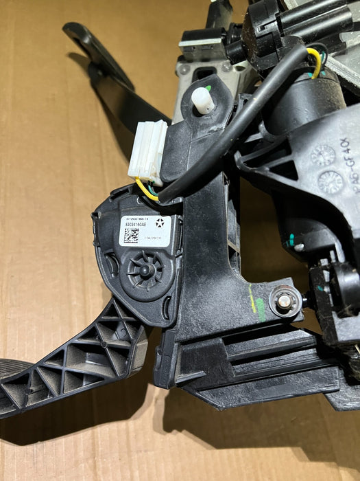 2017 RAM 2500 3500 MEGA CAB LARAMIE GAS BRAKE PEDAL ASSEMBLY OEM 2013-2018