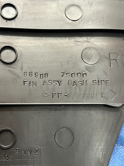 2016 2019 NISSAN TITAN XD FRONT RIGHT KICK PANEL SIDE TRIM 669007S000 ~WEAR~