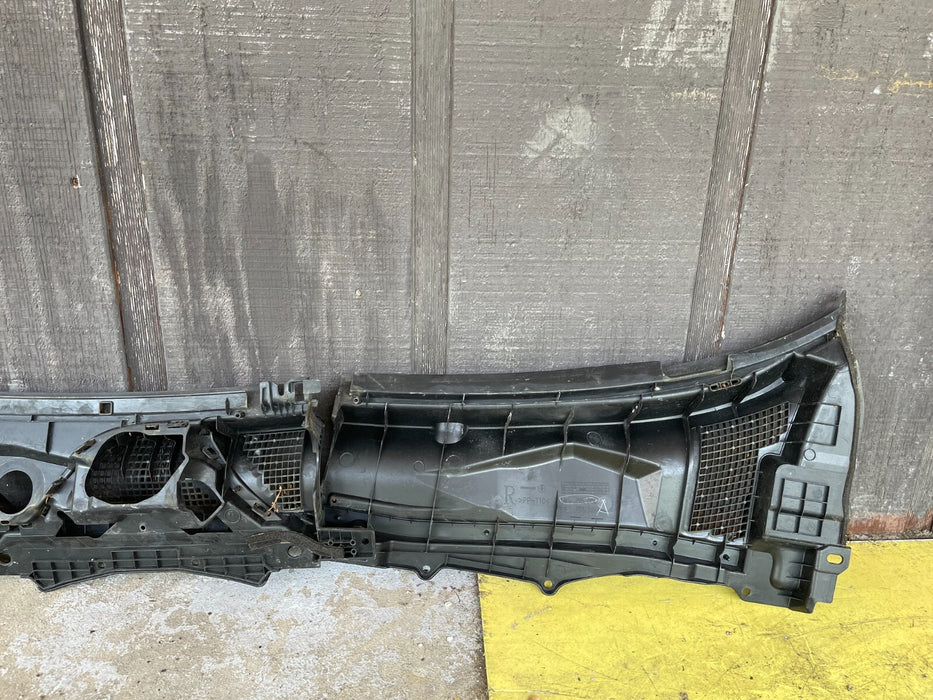 2011 NISSAN 370Z WINDSHIELD WIPER COWL ASSY OEM 2009-2020