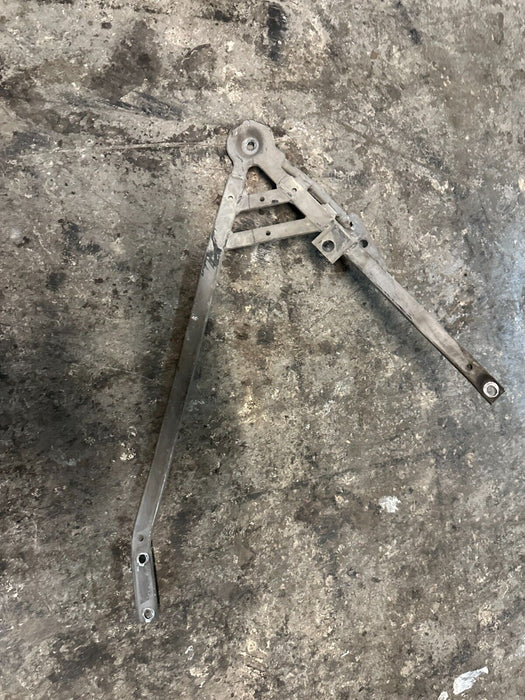 2020 BMW M4 REAR RIGHT SUSPENSION BRACKET OEM 67228464607